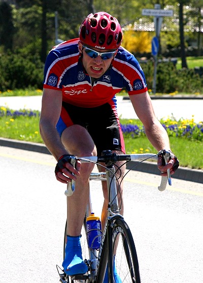 Klikk på bildet for større format! På bildet ser vi Tore Haslemo på fellesstarten. Foto: www.sykkelekspressen.no (Egil Mathisen). Klikk+p%E5+bildet+for+st%F8rre+format%21+P%E5+bildet+ser+vi+Tore+Haslemo+p%E5+fellesstarten.+Foto%3A+www.sykkelekspressen.no+%28Egil+Mathisen%29.