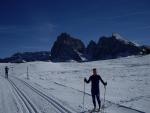 Leif+K%E5re+Frorud+myser+mot+det+skarpe+lyset+p%E5+Seiser+Alm.+Trikkespor+og+bl%E5+extra+p%E5+rundt+2000+meters+h%F8yde+over+havet.%0D%0A