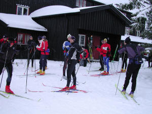 Ut%E5lmodig+venting+utenfor+Fjellheimen
